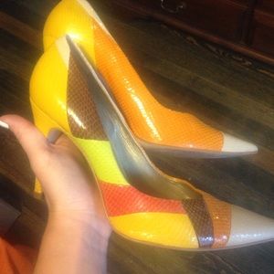 🎈Gorgeous multi colored heels
