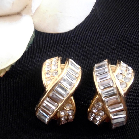 Dior Jewelry - HOST PICK Vintage Christian Dior  Clip Earrings