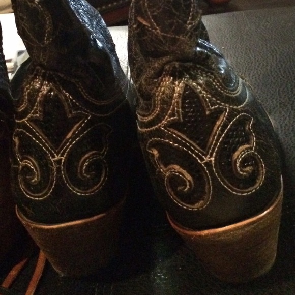 Boots - Picture 2 of 4