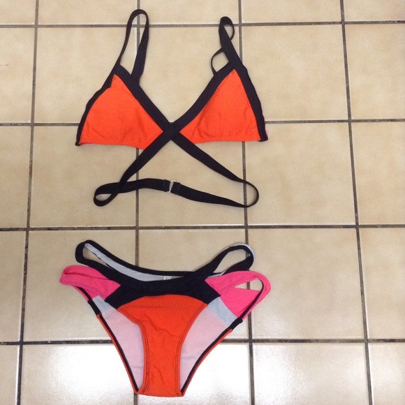 S Colorblock Cut Out Cheeky Swimsuit - Picture 4 of 4