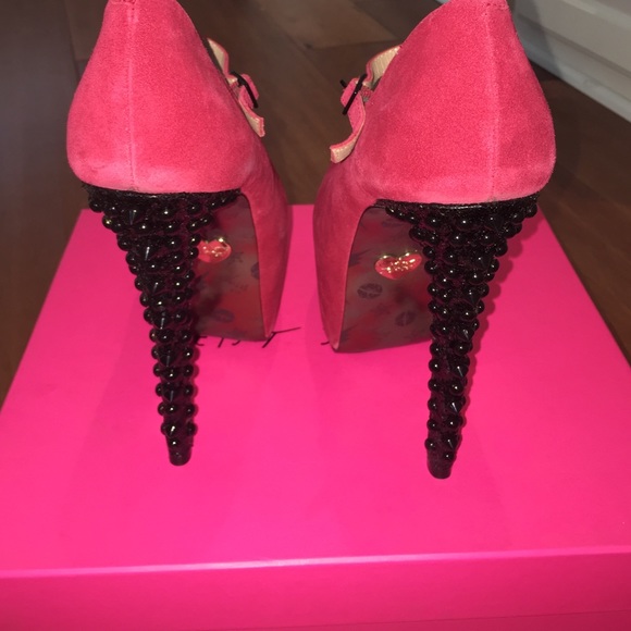 BETSEY JOHNSON HEELS - Picture 3 of 4