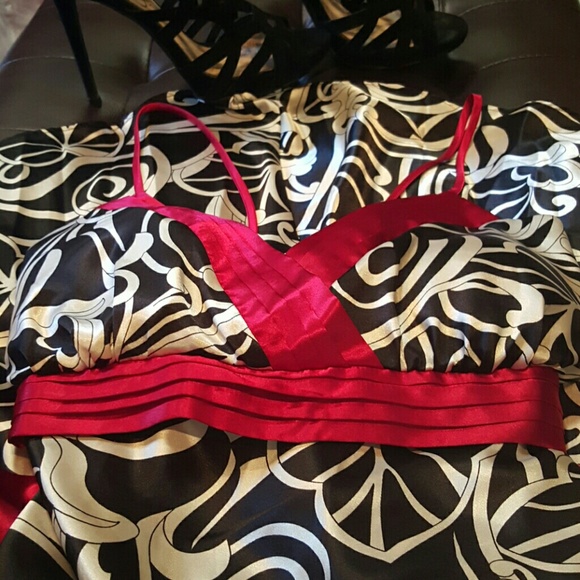 Stunning shape hugging slip dress - Picture 2 of 3