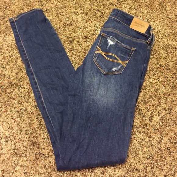 🚫SOLD🚫Abercrombie & Fitch Distressed Skinny Jean