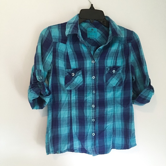 Nollie- Slim Fit Blue Button Down Shirt (holding)