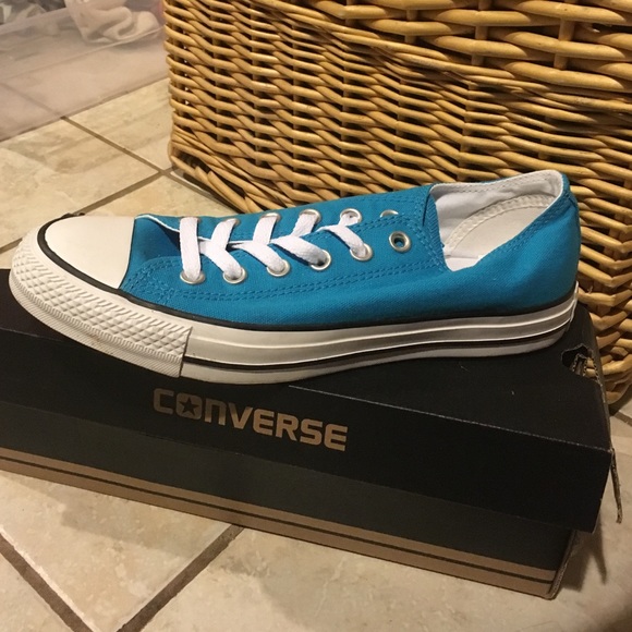 Aqua converse.