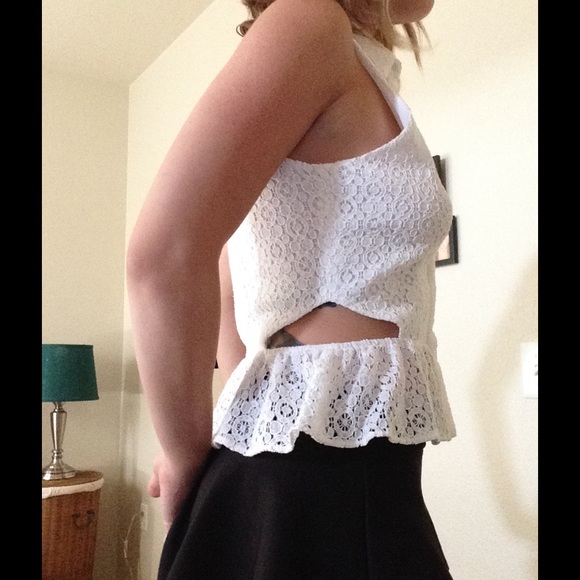 HP 2X❤️ Peplum Lace Top with Cutouts - Picture 3 of 4
