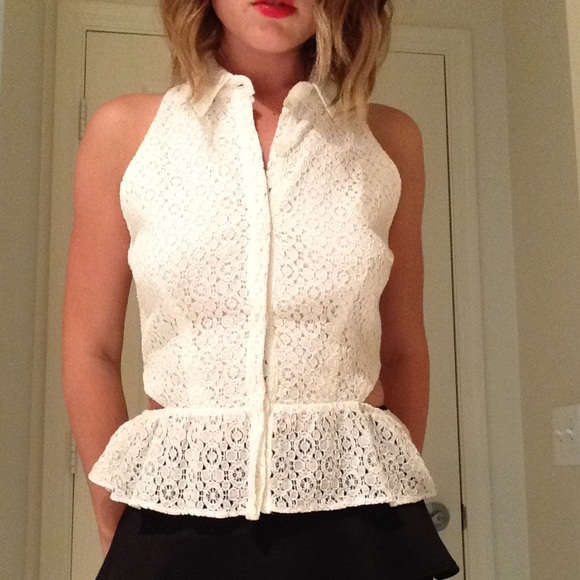HP 2X❤️ Peplum Lace Top with Cutouts - Picture 4 of 4