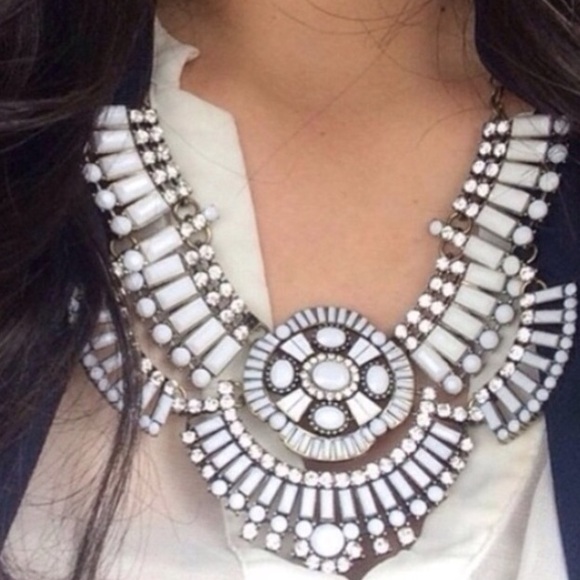 NWT Retail White Tiles Bib Statement Necklace - Picture 2 of 3