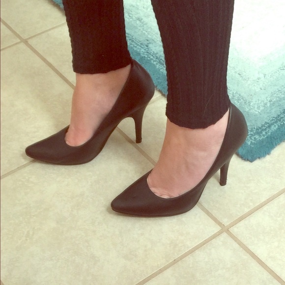 Sold✨ SALE ✨ Cute black pumps! Sz 6.5