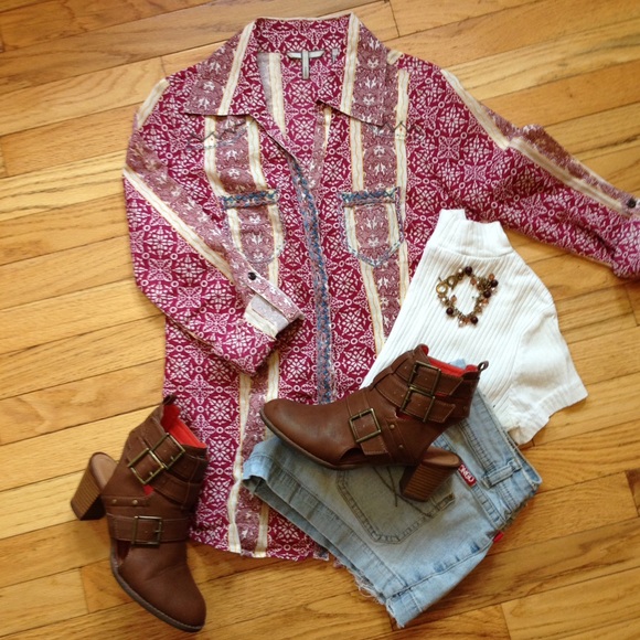 Bold Print Top  (S)