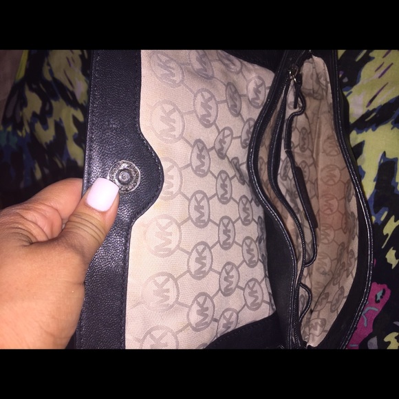 Michael Kors textured leather purse ( Authentic) - Picture 2 of 3