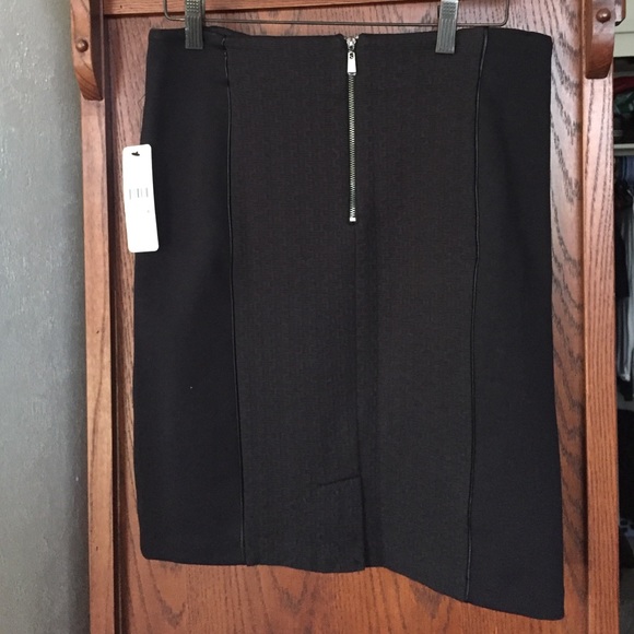 Black Pencil Skirt Laundry by Shelli Segal - Picture 2 of 4