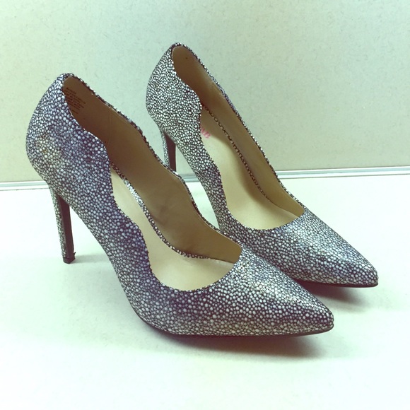 JustFab Shoes - JustFab Black/White pumps (7.5)