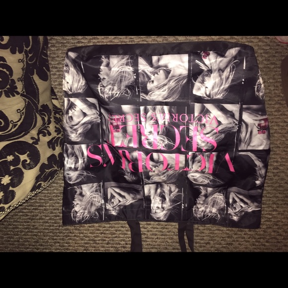 NWT vs pink tote its huge!