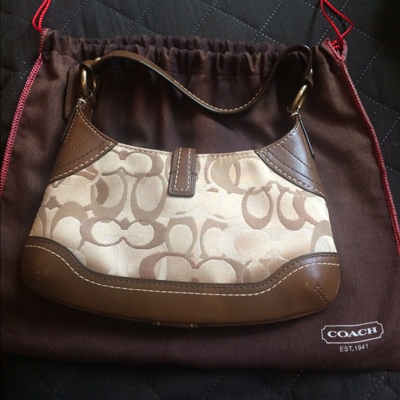 Small Hobo Coach Purse - Picture 2 of 4