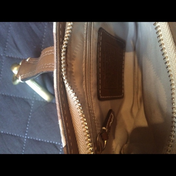 Small Hobo Coach Purse - Picture 4 of 4