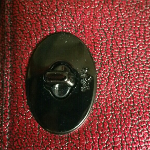 COACH METALLIC RED PURSE. BRAND NEW NEVER USED. - Picture 3 of 4