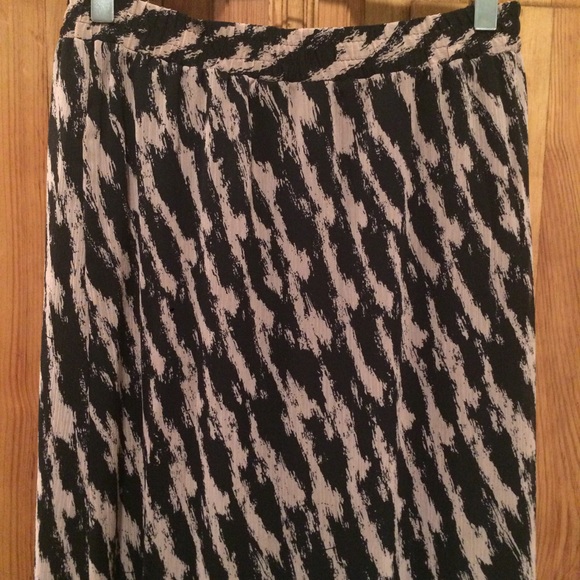BCBG Maxi Skirt - Picture 3 of 3