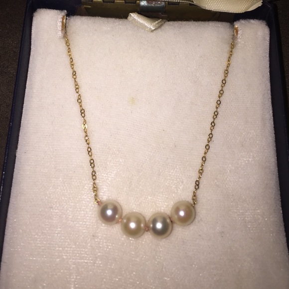 14kt gold necklace with 4 real pearls