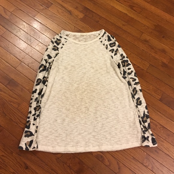 ✨FLASH SALE✨Very Light sweater.