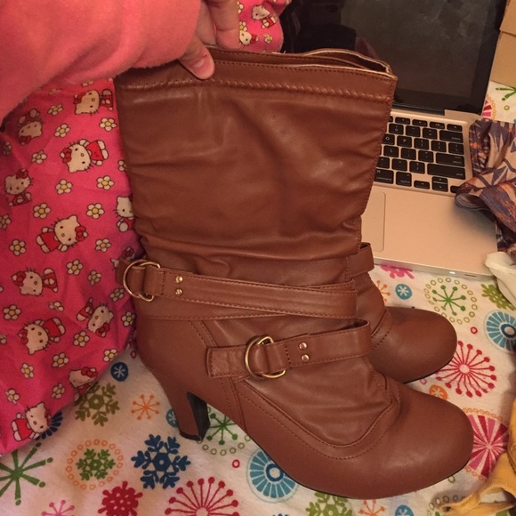 Brown boots 😬