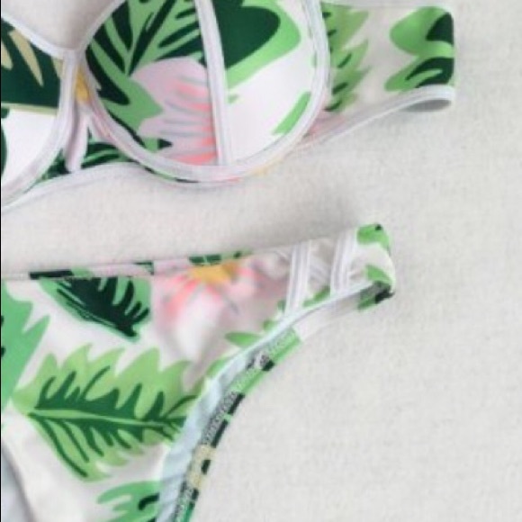 Host Pick🌴Tropical Palms- Triangl style bikini - Picture 3 of 4