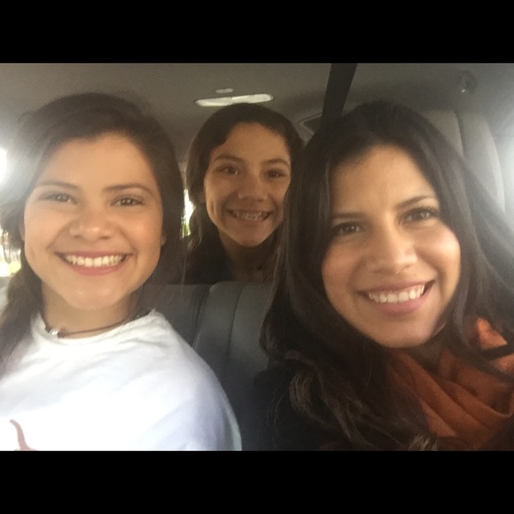 Meet your Posher, Mireya