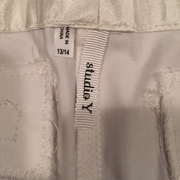 White shorts - Picture 2 of 3