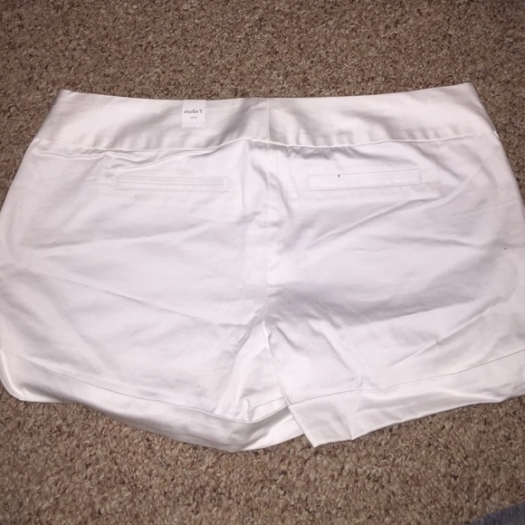 White shorts - Picture 3 of 3