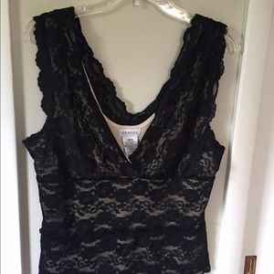 ☀️DONATING MONDAY☀️Black lace top