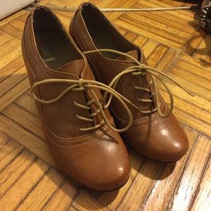 Bakers Oxford Cognac heels