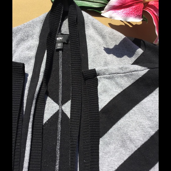 CLOSET CLOSED FOR SUMMER - Picture 3 of 3