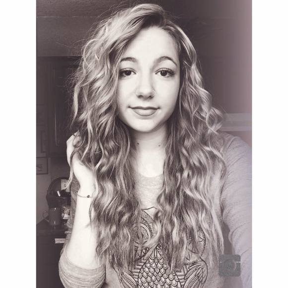 Meet your Posher, Emily - Picture 1 of 1