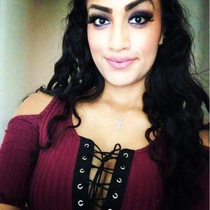 Meet your Posher, Ana