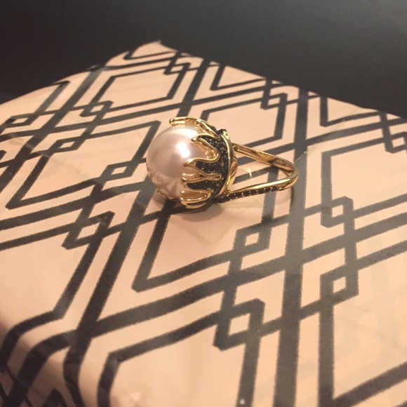 Oversized pearl ring