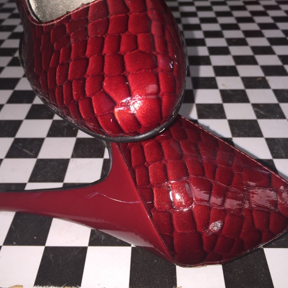 🌸Burgundy Patent Python heels🌸 - Picture 4 of 4