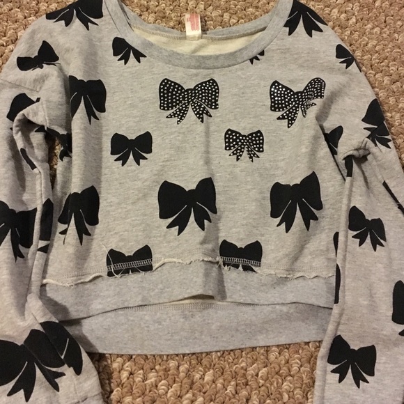 Crop top sweater