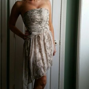 Flowy strapless empire waist dress s
