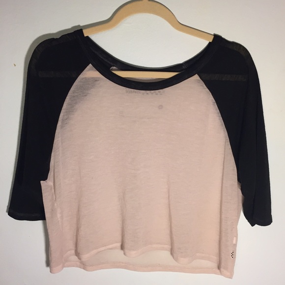 Vans- Cropped 3/4 Sleeve Top - Picture 1 of 3