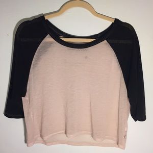 Vans- Cropped 3/4 Sleeve Top