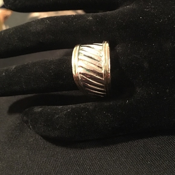 Explore Beauty in a dynamic ring! - Picture 1 of 4