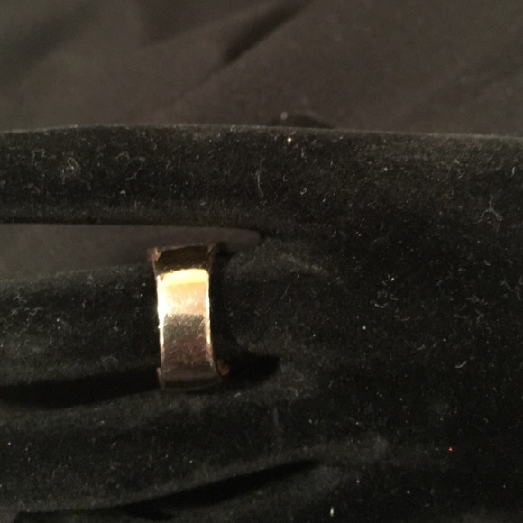 Explore Beauty in a dynamic ring! - Picture 3 of 4