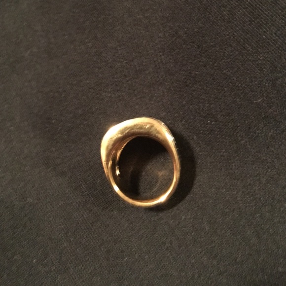 Explore Beauty in a dynamic ring! - Picture 4 of 4