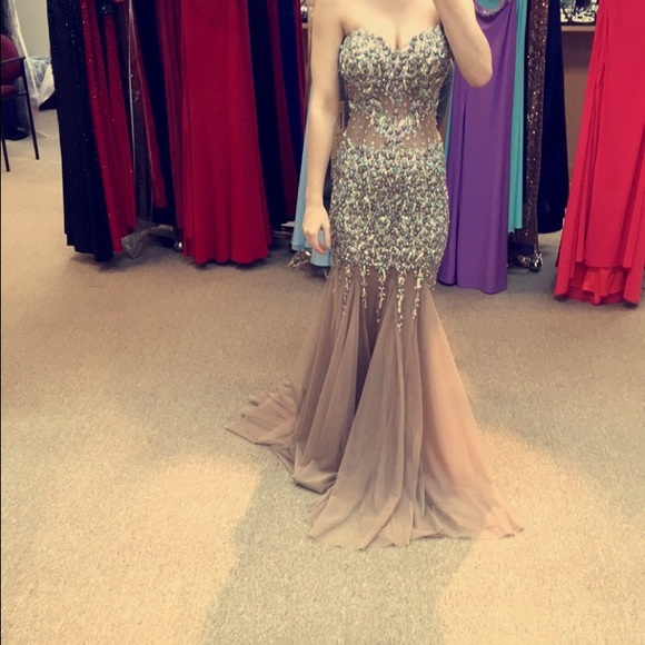 Beautiful nude/pinkish prom dress