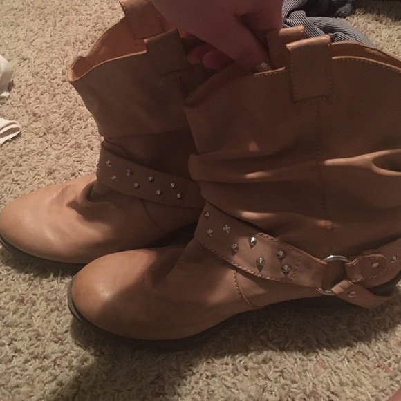 Tan studded boots. - Picture 2 of 4