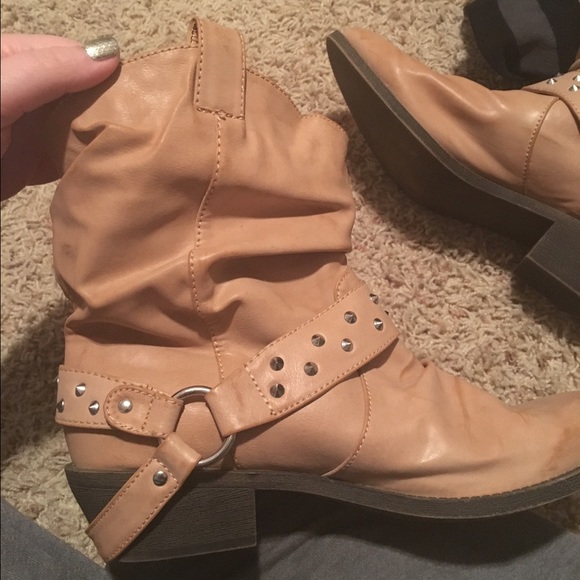 Tan studded boots. - Picture 3 of 4