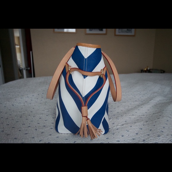 SOLD!! Dooney & Bourke Chevron Bailey Blue Tote - Picture 3 of 4