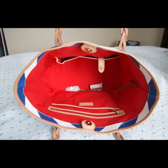 SOLD!! Dooney & Bourke Chevron Bailey Blue Tote - Picture 4 of 4