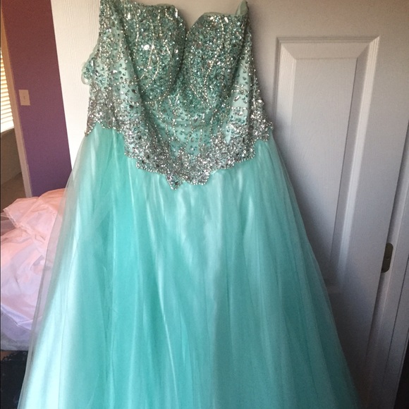 Prom Dress - Picture 2 of 3