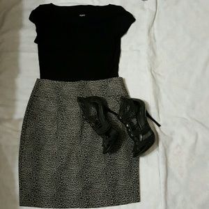 Cheetah print pencil skirt with front pockets.